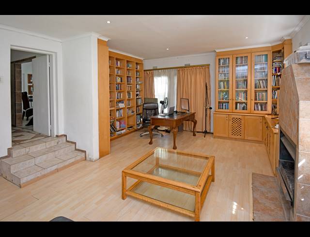 5 BEDROOM HOUSE FOR SALE IN HURLINGHAM